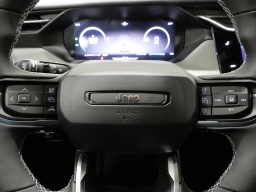 Jeep Cherokee Laredo 4x4 2026