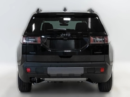 Jeep Cherokee Laredo 4x4 2026