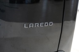 Jeep Cherokee Laredo 4x4 2026