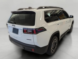 Jeep Cherokee Laredo 4x4 2026