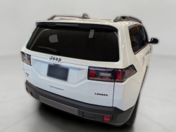 Jeep Cherokee Laredo 4x4 2026