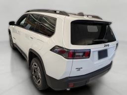 Jeep Cherokee Laredo 4x4 2026