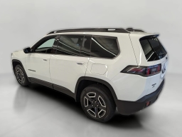 Jeep Cherokee Laredo 4x4 2026