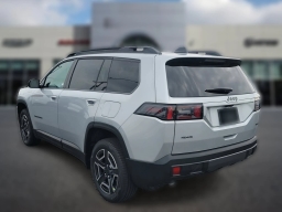 Jeep Cherokee Laredo 4x4 2026