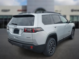 Jeep Cherokee Laredo 4x4 2026