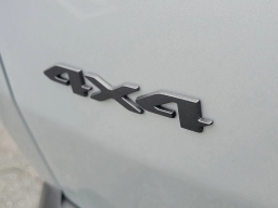 Jeep Cherokee Laredo 4x4 2026