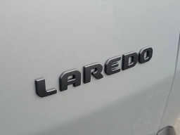 Jeep Cherokee Laredo 4x4 2026