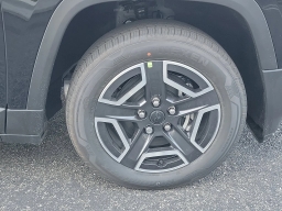 Jeep Cherokee Laredo 4x4 2026