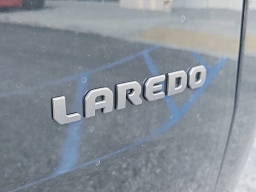 Jeep Cherokee Laredo 4x4 2026