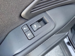 Jeep Cherokee Laredo 4x4 2026