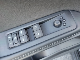 Jeep Cherokee Laredo 4x4 2026