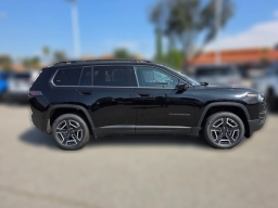 Jeep Cherokee Laredo 4x4 2026