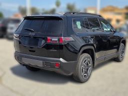 Jeep Cherokee Laredo 4x4 2026