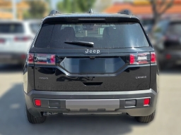 Jeep Cherokee Laredo 4x4 2026