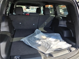 Jeep Cherokee Laredo 4x4 2026