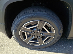 Jeep Cherokee Laredo 4x4 2026