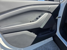 Ford Mustang Mach-E Select RWD 2026