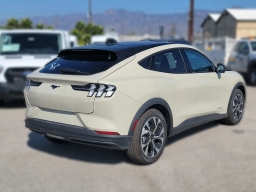 Ford Mustang Mach-E Select AWD 2025