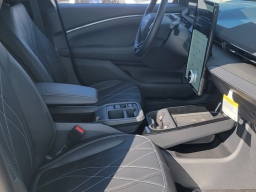 Ford Mustang Mach-E Select AWD 2025