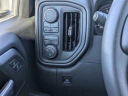 Chevrolet Silverado 1500 Custom 4WD Crew Cab 157" 2026