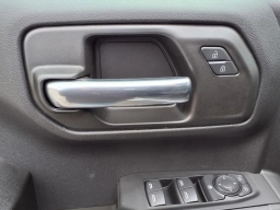 Chevrolet Silverado 1500 Custom Trail Boss 4WD Crew Cab 157" 2026