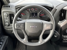 Chevrolet Silverado 1500 Custom Trail Boss 4WD Crew Cab 157" 2026