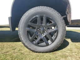 Chevrolet Silverado 1500 Custom Trail Boss 4WD Crew Cab 147" 2026