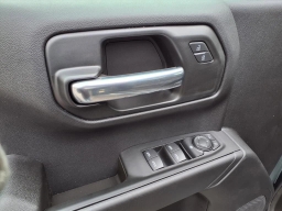 Chevrolet Silverado 1500 Custom Trail Boss 4WD Crew Cab 157" 2026