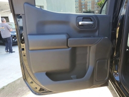 Chevrolet Silverado 1500 Custom Trail Boss 4WD Crew Cab 157" 2026