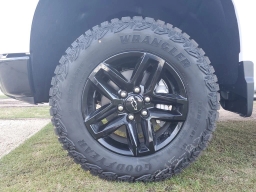 Chevrolet Silverado 1500 Custom Trail Boss 4WD Crew Cab 157" 2026