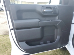 Chevrolet Silverado 1500 Custom Trail Boss 4WD Crew Cab 157" 2026