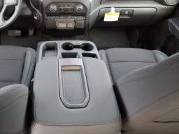 Chevrolet Silverado 1500 Custom Trail Boss 4WD Crew Cab 157" 2026