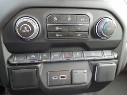 Chevrolet Silverado 1500 Custom Trail Boss 4WD Crew Cab 157" 2026