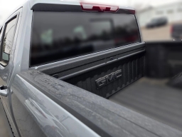 GMC Sierra 1500 AT4 4WD Crew Cab 157" 2026