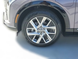 Cadillac OPTIQ Luxury 4dr w/1SC 2026