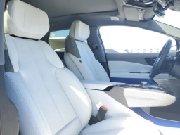 Cadillac OPTIQ Luxury 4dr w/1SC 2026