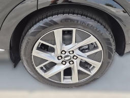 Cadillac OPTIQ Luxury 4dr w/1SC 2026