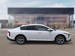 Kia K4 LXS Sedan 2026