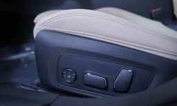 BMW 3 Series 330i NA Sedan 2026