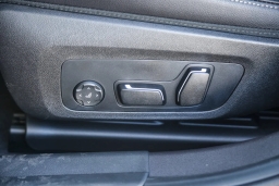 BMW 3 Series 330i NA Sedan 2026