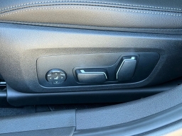 BMW 3 Series 330i NA Sedan 2026