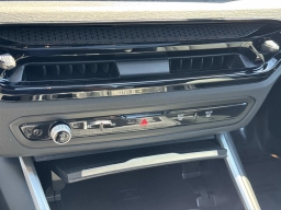 BMW 3 Series 330i NA Sedan 2026