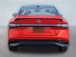 Nissan Sentra SR Sedan 2026