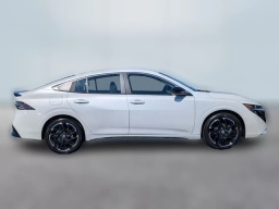 Nissan Sentra SR Sedan 2026