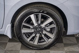 Nissan Versa SV CVT 2025