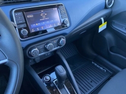 Nissan Versa SV CVT 2025