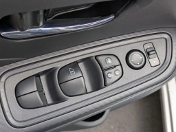 Nissan Versa SV CVT 2025