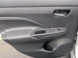 Nissan Versa SV CVT 2025