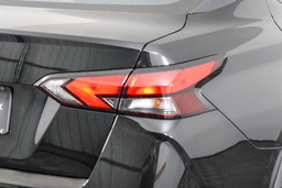 Nissan Versa SV CVT 2025