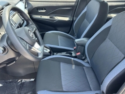 Nissan Versa SV CVT 2025